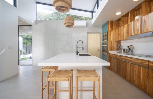 Potrero Ski Chalet | Open Living Style Home 1Km From the Beach