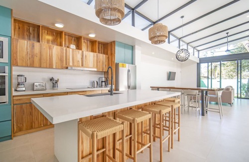 Potrero Ski Chalet | Open Living Style Home 1Km From the Beach