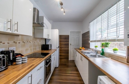 Portsmouth House | Open Mind Property - Luxury House & Free Parking