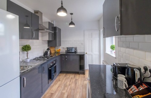 Portsmouth House | Open Mind Property - Luxury 5 Beds & Free Parking