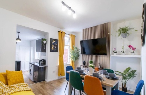 Portsmouth House | Open Mind Property - Luxury 5 Beds & Free Parking