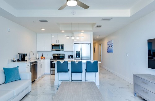 Treasure Island Condo | Open!NEW LUXE 5 Star Complex.Built 2023. TopFloor.Direct Beachfront.Free Parking