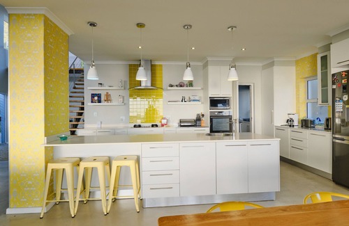 Simon's Town Villa | Open Plan Family-friendly, walking distance to beach, With Pool.