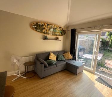 Boscombe Apartment | Open plan flat with large garden close to beach