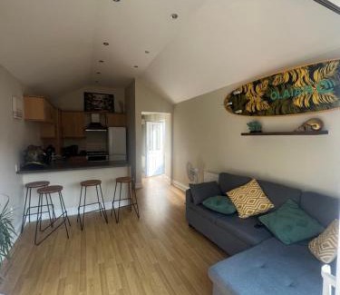 Boscombe Apartment | Open plan flat with large garden close to beach