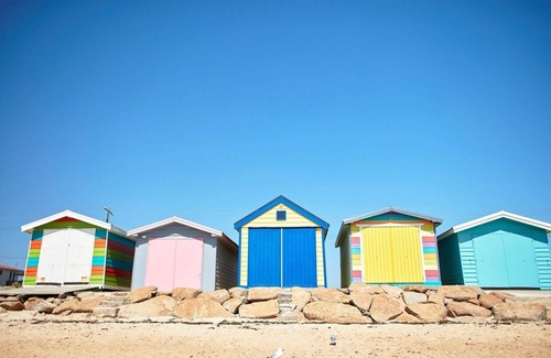 Safety Beach House | Open plan large townhouse with direct access to beautiful beach
