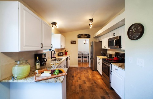 Rockrimmon House | Open Thanksgiving week! Gated Retreat on premier property Dog Friendly!