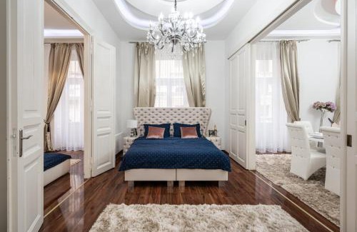 Terezvaros Apartment | Opera Balkony Luxury Apartment with free parking