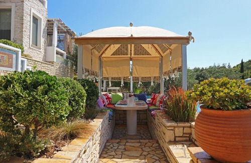Vlachopoulatika House | Opera House Paxos