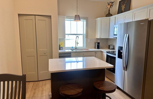 Frontier Apartment | Opera House Suites 3