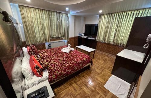 Srinagar Hotel | OPERA INN