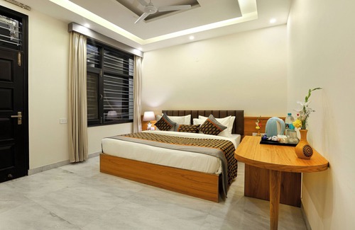Udyog Vihar Hotel | OPO Essential Sec 21