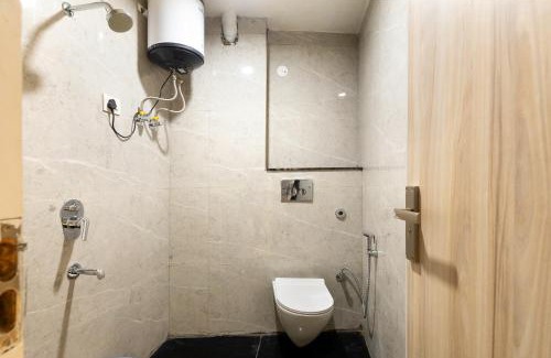 Mahipalpur Extension Hotel | OPO The Black Eye