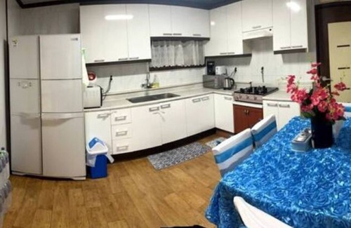 Pyeongtaek Apartment | Opp walk-in gate Cp Humphreys, Int'l restaurants & health institutions. nnn