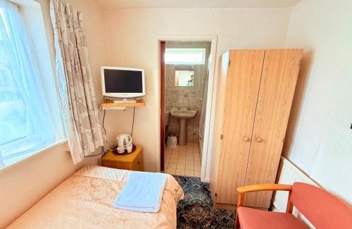 Beeston House | Opposite Hylands Hotel single rooms