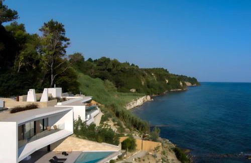 Akrotiri Villa | Opsis villas, A waterfront & architectural retreat