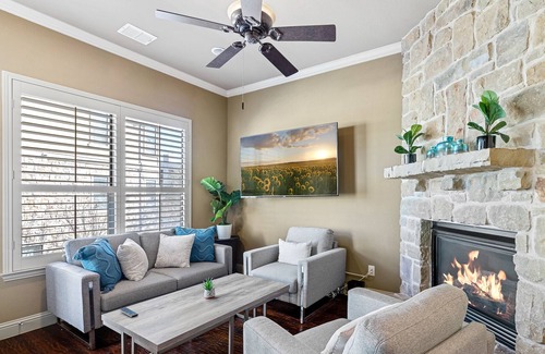 Legacy Park House | Opulent 3BR Townhome at The Shops At Legacy & Legacy West