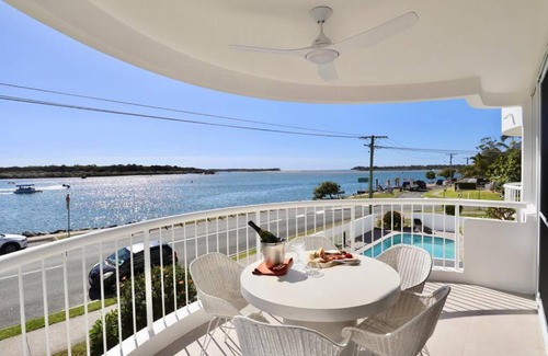 Noosaville Apartment | Opulent Noosa Sunsets 5HS