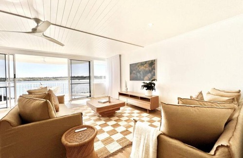 Noosaville Apartment | Opulent Noosa Sunsets 5HS
