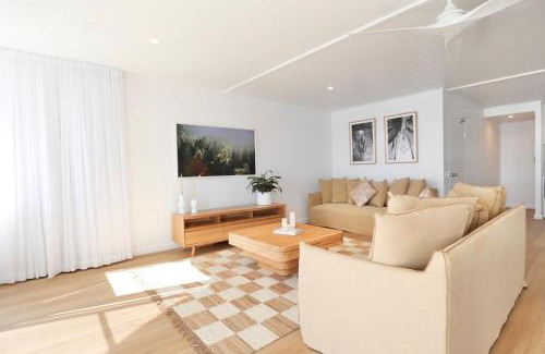 Noosaville Apartment | Opulent Noosa Sunsets 5HS