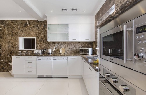South Kensington Apartment | Opulent Penthouse Suites with Superior Finishes and Stunning Skyline Views
