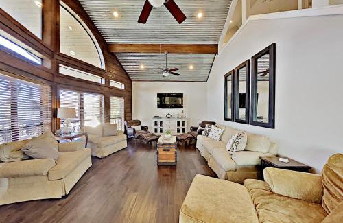 Burnet House | Opulent Waterfront 118B