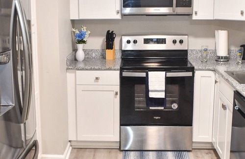 Goose Creek House | Opuluxe Blue Horizon Hideaway Sleeps 8