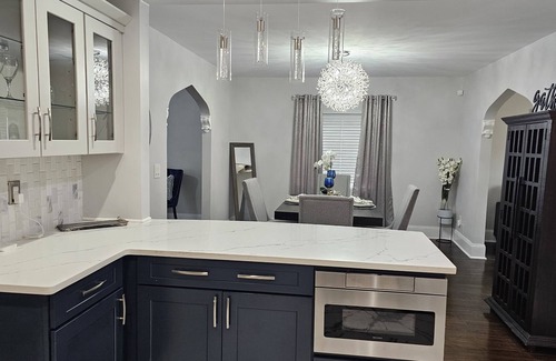 Detroit House | Opuluxe Contemporary Retreat with Grill