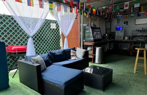 Midtown Hostel | OQP Vacations