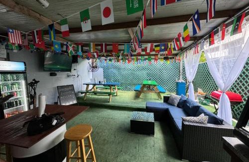Midtown Hostel | OQP Vacations