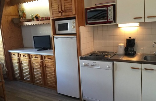 Les Bruyeres Apartment | Orée des Pistes 39: 2-Piece Mezzanine Apt, Ski-in/Ski-out, Les Menuires, Sleeps 6, WiFi