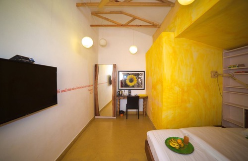 The Mall Road Hotel | Orange Crush, Mussoorie