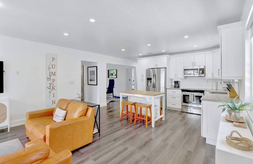 Nurmi Isles Apartment | Orange Dream in the Sky, Pool 3 bed 2 bath