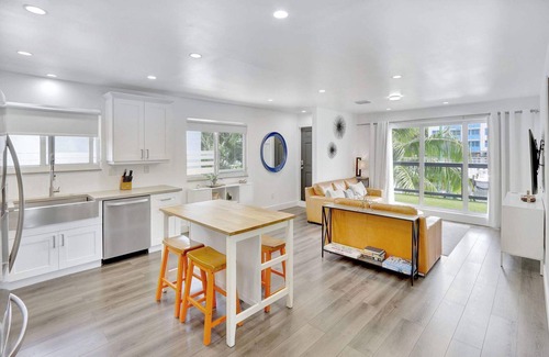 Nurmi Isles Apartment | Orange Dream in the Sky, Pool 3 bed 2 bath