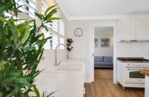 Orange House | ORANGE LODGE - BEAUTIFUL HOME A FEW BLOCKS FROM TOWN