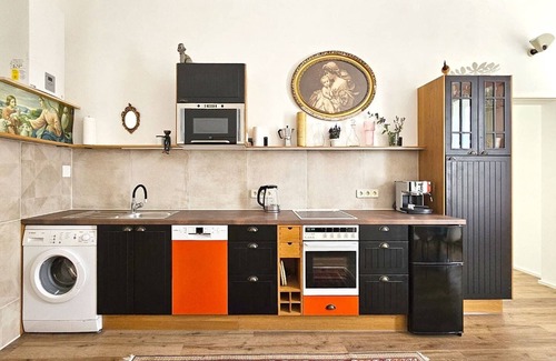 Mariahilf Apartment | Orange Palm - Gemütlich, Zentral, Originell