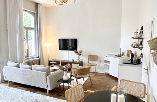 Bad Wilhelmshoehe Apartment | Orangery - Women's apartment with balcony at the Bergpark