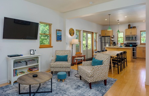 Eastsound House | Orcas Island, Hook Wine and Sinker #226