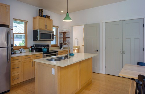 Eastsound House | Orcas Island, Hook Wine and Sinker #226