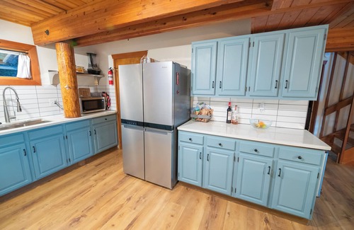 Juneau House | Orcaview Cabin—A wild Alaskan getaway surrounded by wildlife and adventure!