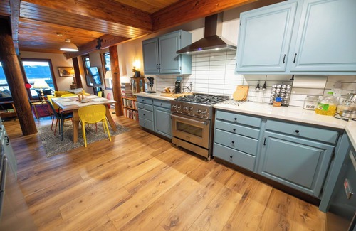 Juneau House | Orcaview Cabin—A wild Alaskan getaway surrounded by wildlife and adventure!