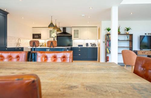 Cropthorne House | Orchard Barn - Luxury 4 BD Barn Conversion!
