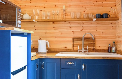 Newton Stewart Cottage | Orchard Cabin-Ivy - UK45431