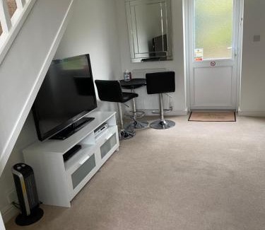 Pucklechurch Apartment | Orchard cottage