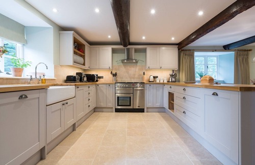Ilminster Cottage | Orchard Cottage - sleeps 8 guests in 4 bedrooms