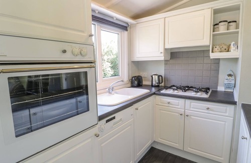 Llanengan Cottage | ORCHARD LODGE, pet friendly, with hot tub in Abersoch