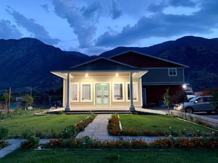 Okanagan-Similkameen Hotel | Orchard View Motel