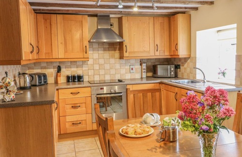 Parwich Cottage | ORCHARD VIEW, pet friendly, luxury holiday cottage in Parwich
