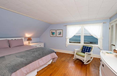Mid-Coast and Islands House | Orchid Harbor, Sunset Views on Bailey Island! 3 bedroom ocean-front bay cottage