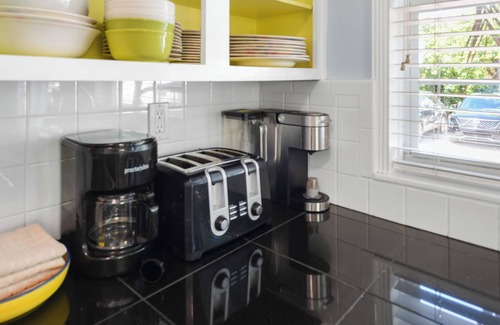 Old Town Condo | Orchid Suite on Center St - 1/2 block from Duval Sleeps 4